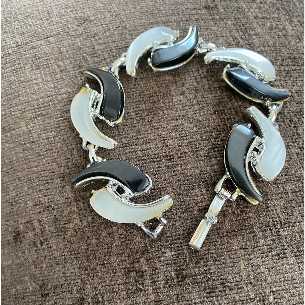 Black & white vintage Thermoset 7” bracelet